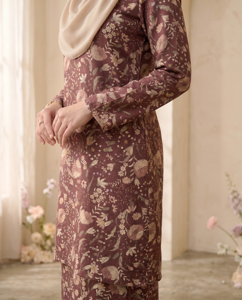 gulatis-website-fabric-ks2-d20-maroon-2026-fabric-ks2-d20-maroon-worndetail-cbcd820c