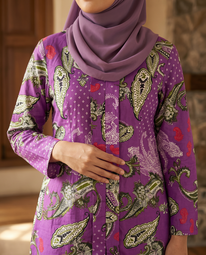 Kebaya Aalia Swiss Cotton — Purple Paisley (D25)