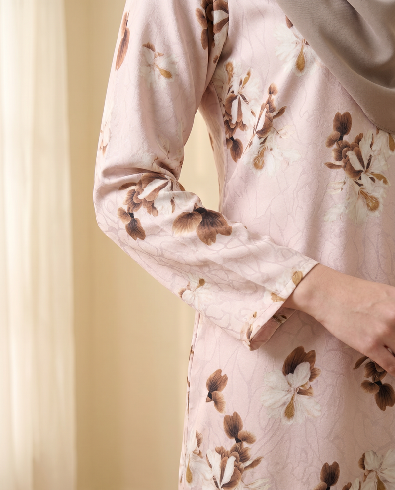 Light Pink Scattered Rose