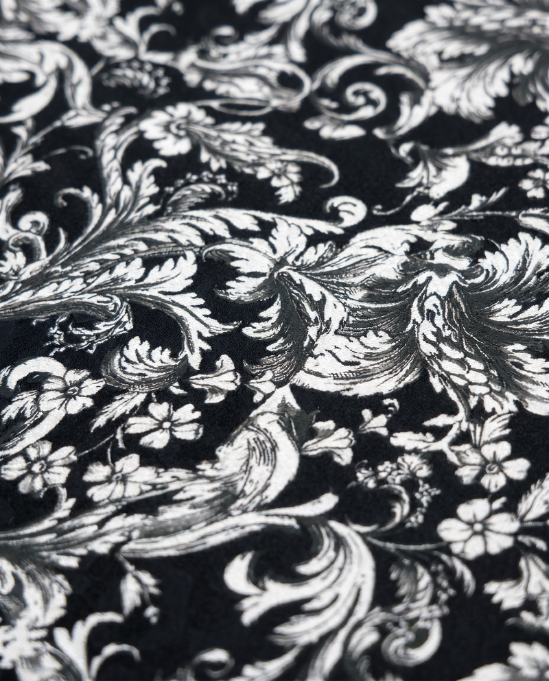 Black Acanthus Scroll (D8)