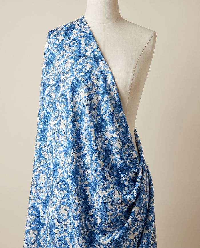 Jacquard Versace — Warm & Neutral — White Acanthus Scroll (D8)