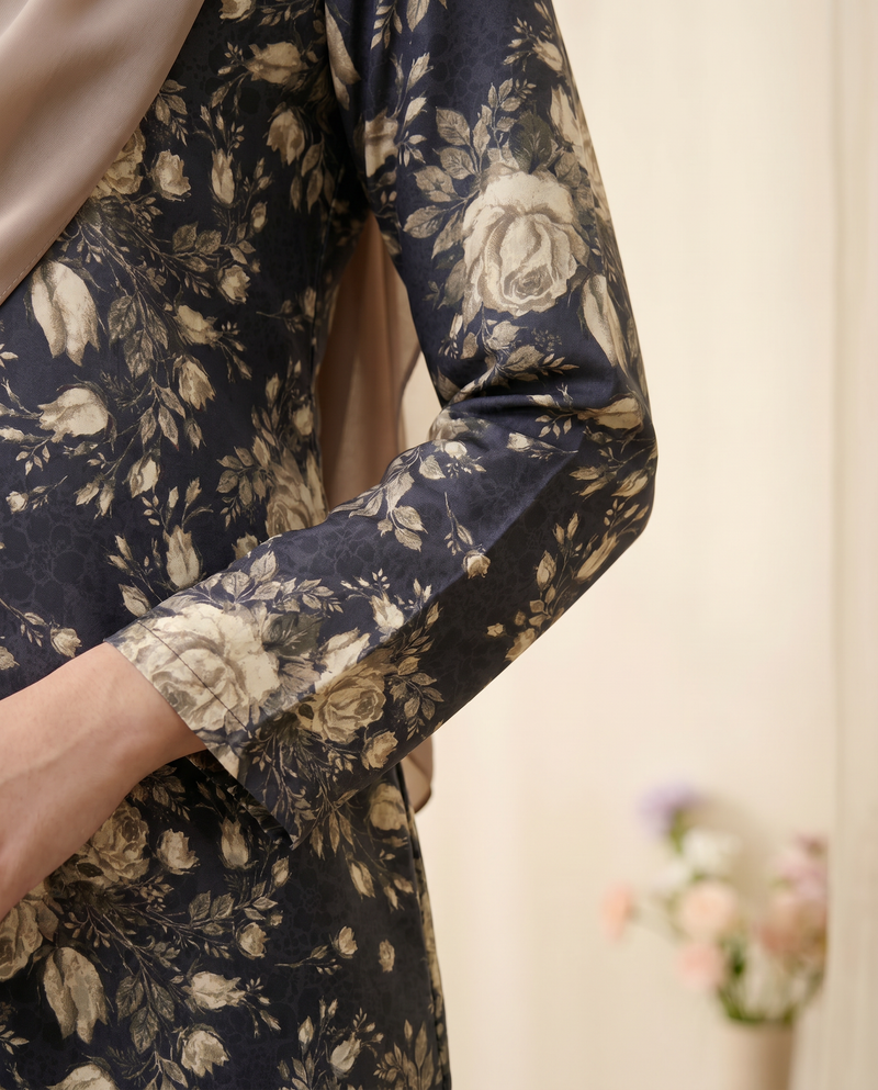 gulatis-website-fabric-ks2-d11-blue-2026-fabric-ks2-d11-blue-worndetail-1c554e9d