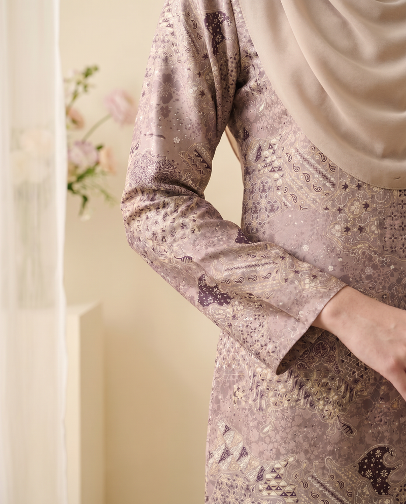 gulatis-website-fabric-ks2-d14-lavender-2026-fabric-ks2-d14-lavender-worndetail-af533db3