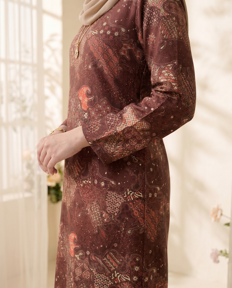 gulatis-website-fabric-ks2-d14-maroon-2026-fabric-ks2-d14-maroon-worndetail-9bece9bf