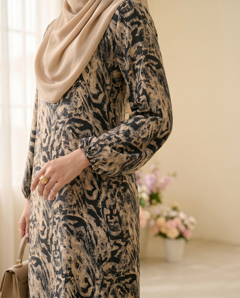 gulatis-website-fabric-ks2-d15-black-2026-fabric-ks2-d15-black-worndetail-f883035f