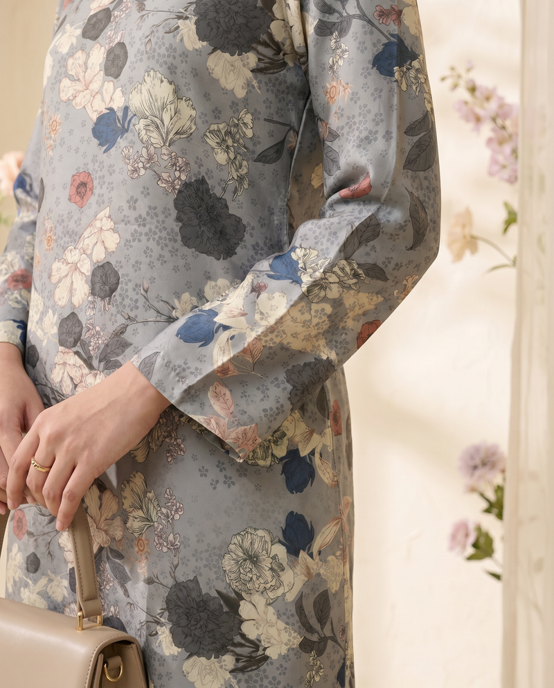 gulatis-website-fabric-ks2-d18-blue-2026-fabric-ks2-d18-blue-worndetail-2d1b713d