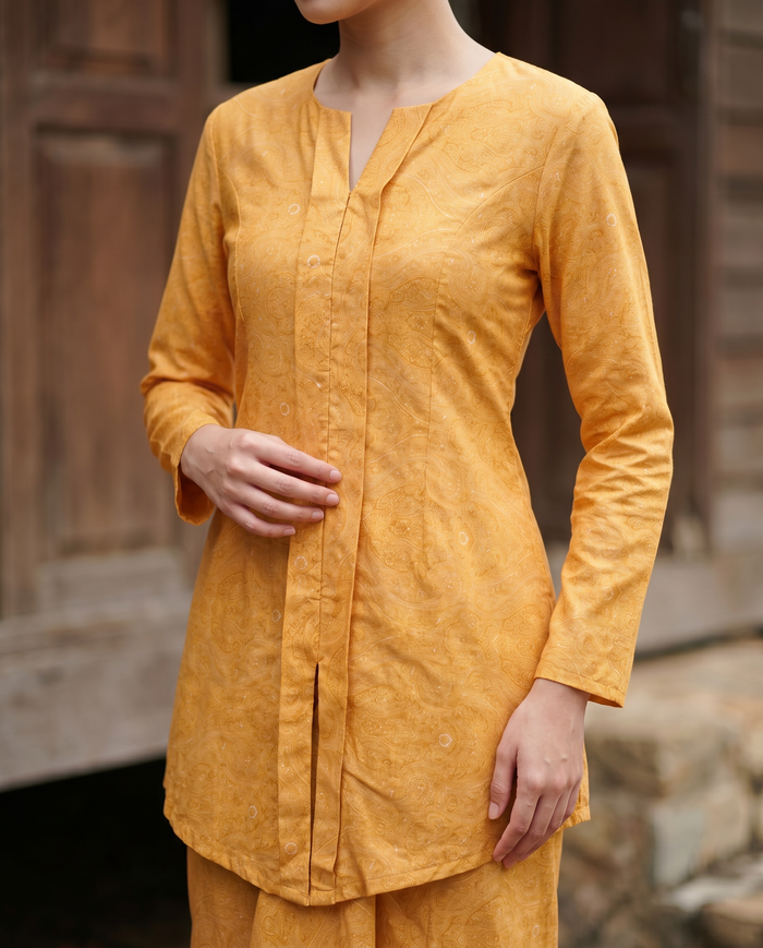 Kebaya Aalia Swiss Cotton — Gold Damask Paisley
